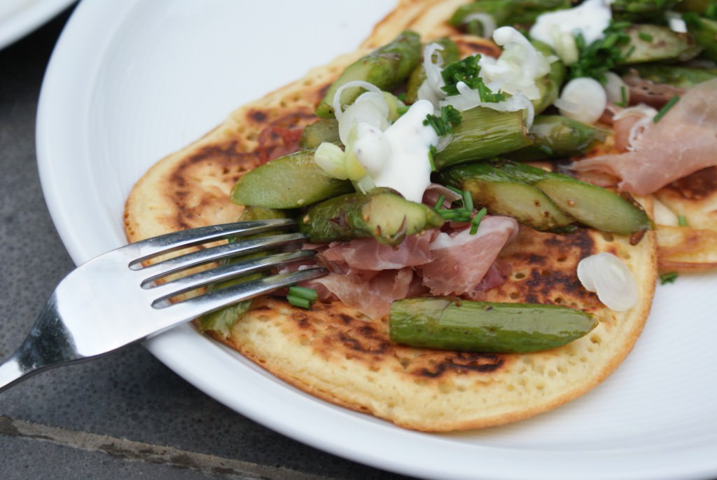 Asparagus and parmaham with quinoapancakes