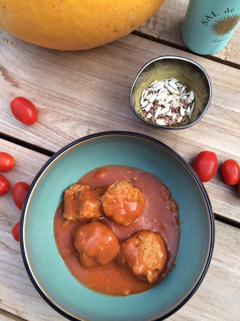 Meatballs in tomate sauce