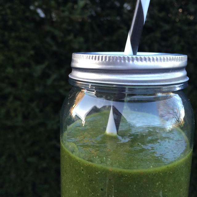 Start 2015 with some healthy habits: work out, smile everyday, have fun and start your day with a green smoothie. #metime #smile#workout#smoothie #greenjuice#vegan#healthy#healthybreakfast#healthyeating#fun#mustbeyummie #greatfood #green#juice#slushi