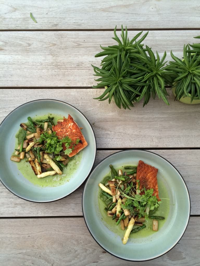 Baked asparagus with chervil coulis and salmon