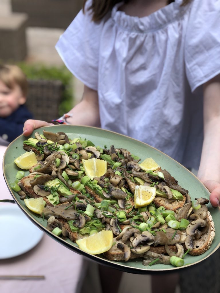Avo & champignons op en toast – top lunch!