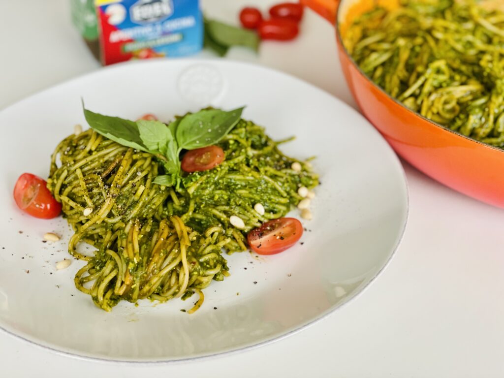 Smeuïge one pot pasta met spinaziepesto